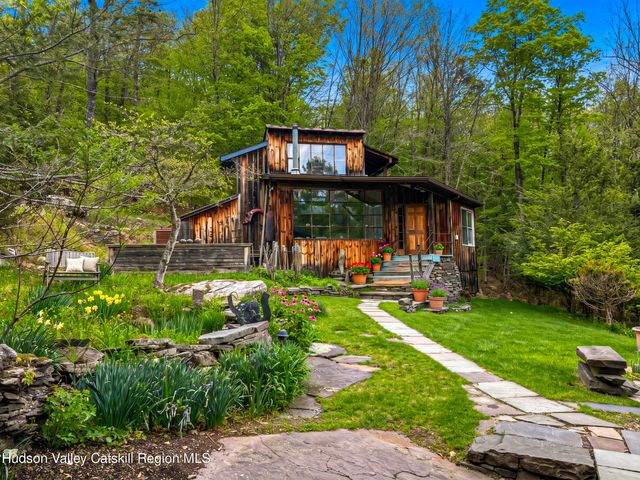 14 Lions Way, Woodstock, NY 12409