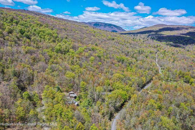 14 Lions Way, Woodstock, NY 12409