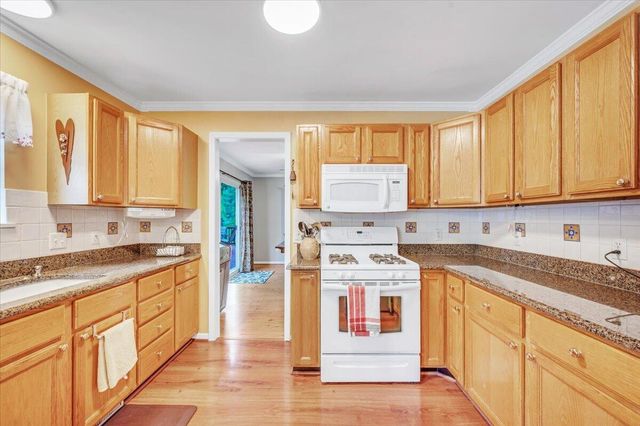 3100 Fry Road, Highland, MI 48357