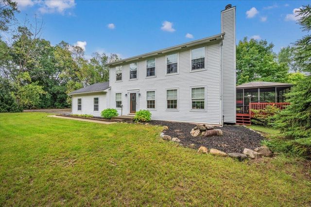 3100 Fry Road, Highland, MI 48357