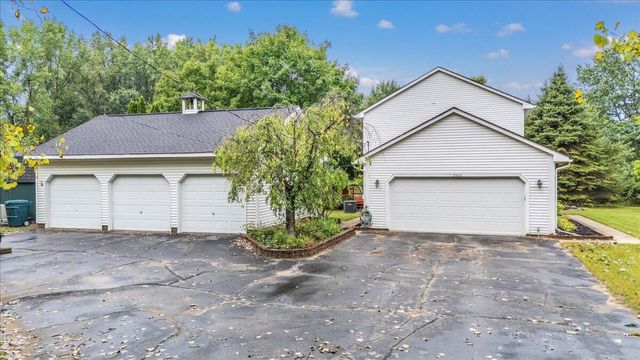 3100 Fry Road, Highland, MI 48357