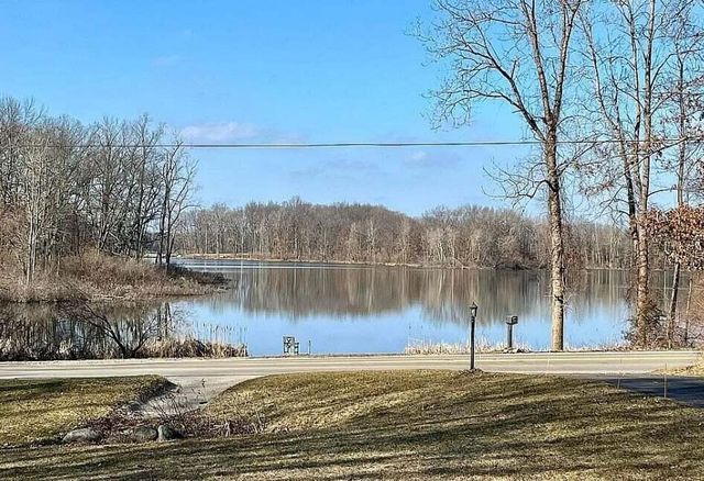 3100 Fry Road, Highland, MI 48357