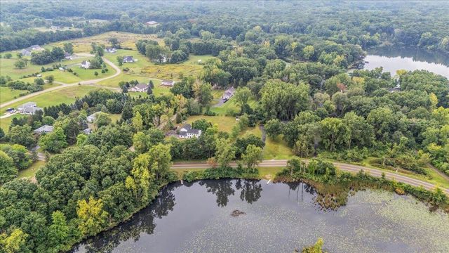 3100 Fry Road, Highland, MI 48357