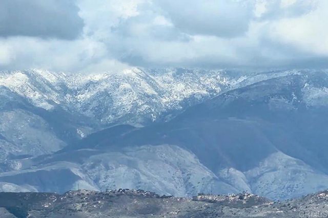 W Meadow Glen, Escondido, CA 92026