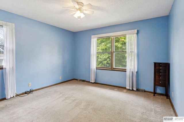 12605 Oakair Drive, Omaha, NE 68137