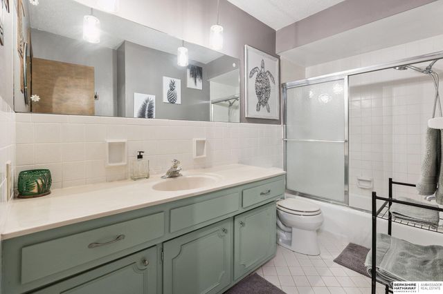 12605 Oakair Drive, Omaha, NE 68137