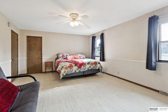 12605 Oakair Drive, Omaha, NE 68137