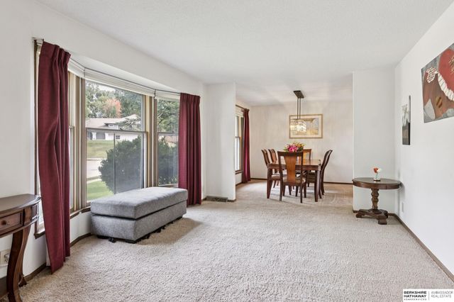 12605 Oakair Drive, Omaha, NE 68137