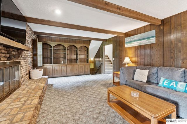 12605 Oakair Drive, Omaha, NE 68137