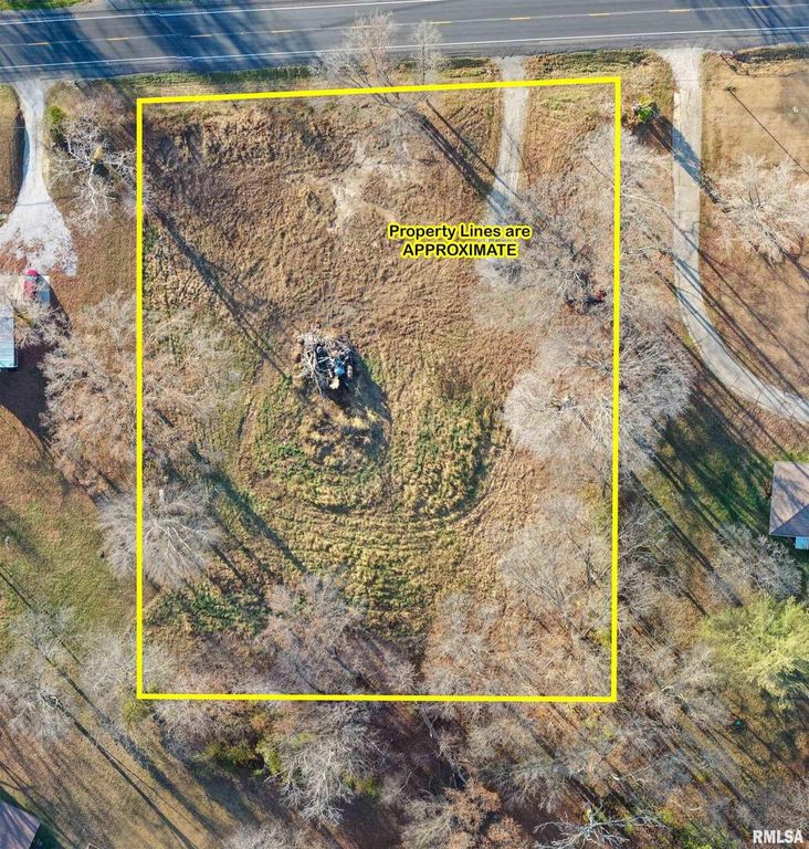 Image 1 of property listing at 15752 N IL Hwy 37, Mt Vernon, IL 62864