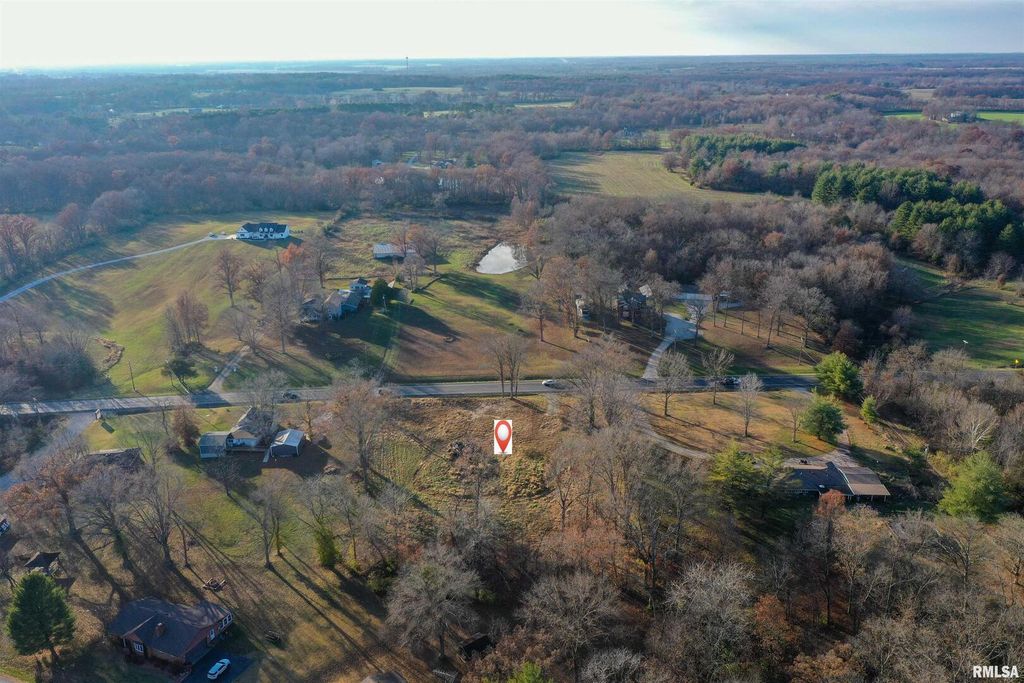 Image 2 of property listing at 15752 N IL Hwy 37, Mt Vernon, IL 62864