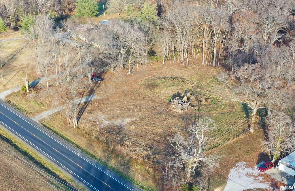 Image 3 of property listing at 15752 N IL Hwy 37, Mt Vernon, IL 62864