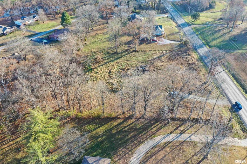 Image 5 of property listing at 15752 N IL Hwy 37, Mt Vernon, IL 62864