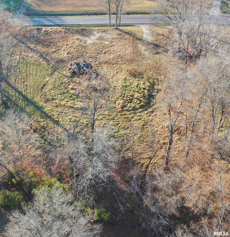 Image 8 of property listing at 15752 N IL Hwy 37, Mt Vernon, IL 62864