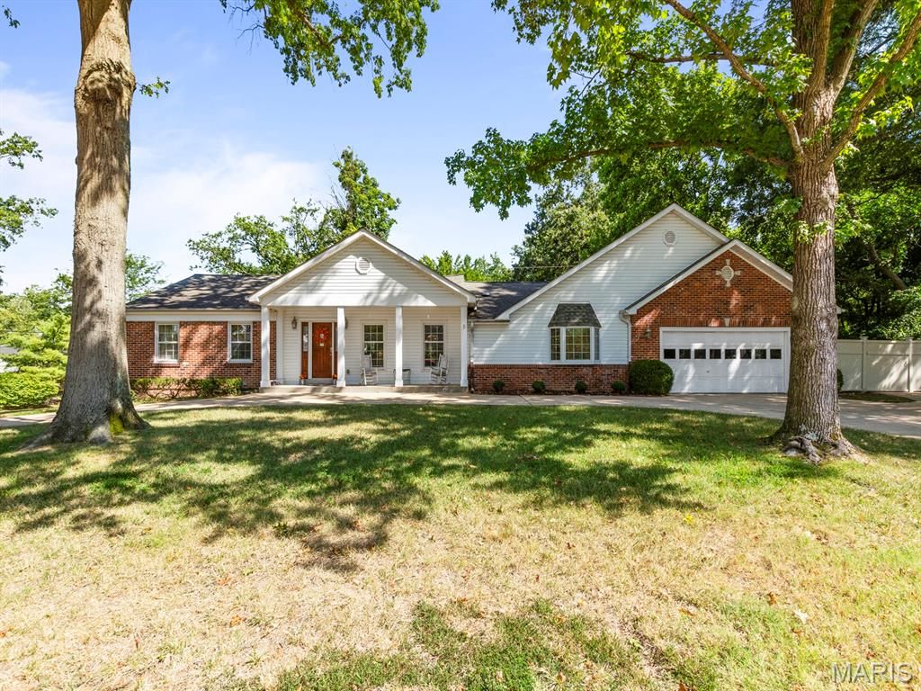 723 Oak Valley Drive, Des Peres, MO 63131