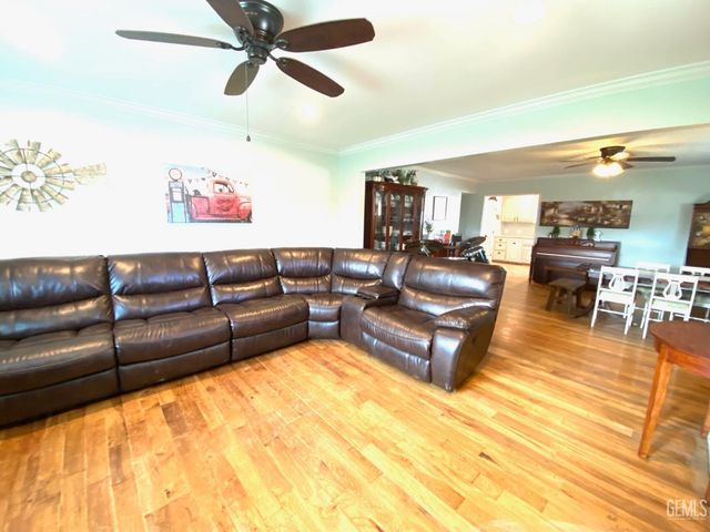 10517 McCormac Avenue, Bakersfield, CA 93307