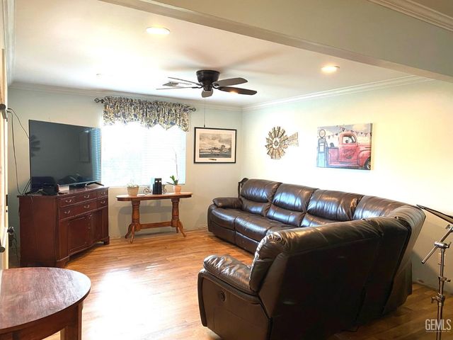 10517 McCormac Avenue, Bakersfield, CA 93307