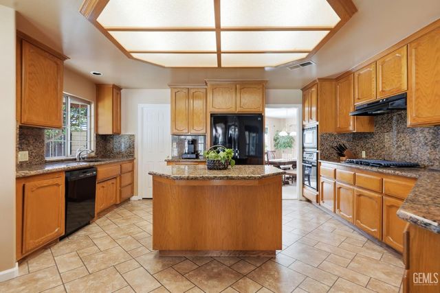 7408 Morningstar Avenue, Bakersfield, CA 93306