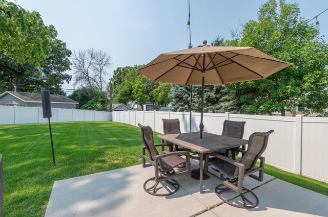 2625 Medicine Ridge Road, Plymouth, MN 55441