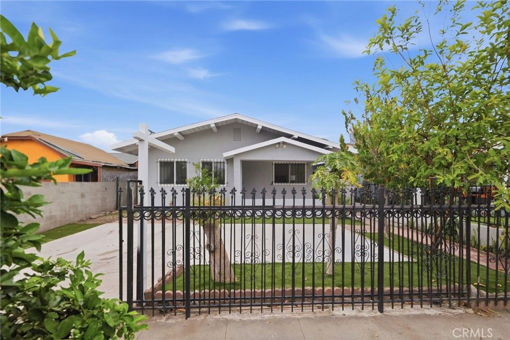 1345 W 51st Place, Los Angeles, CA 90037