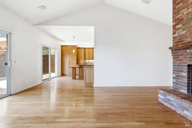 1034 Oak Mesa Dr, Santa Rosa, CA 95409