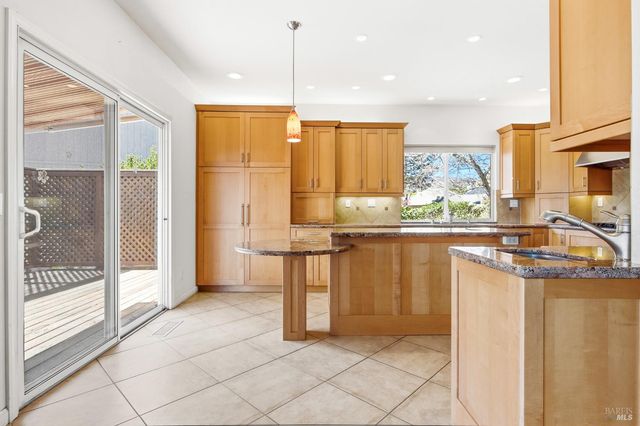 1034 Oak Mesa Dr, Santa Rosa, CA 95409