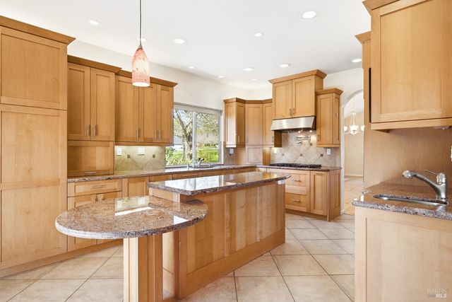 1034 Oak Mesa Dr, Santa Rosa, CA 95409