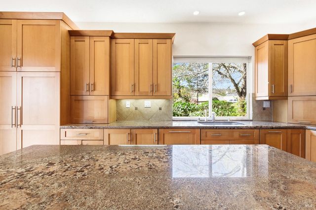 1034 Oak Mesa Dr, Santa Rosa, CA 95409