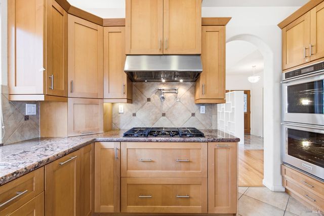 1034 Oak Mesa Dr, Santa Rosa, CA 95409