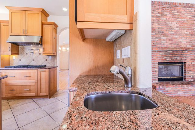 1034 Oak Mesa Dr, Santa Rosa, CA 95409