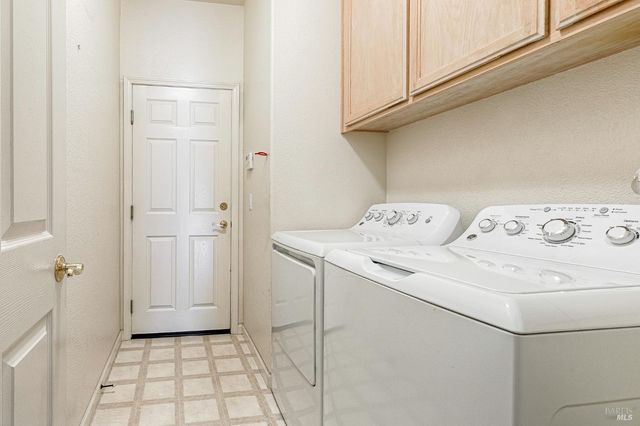 1034 Oak Mesa Dr, Santa Rosa, CA 95409