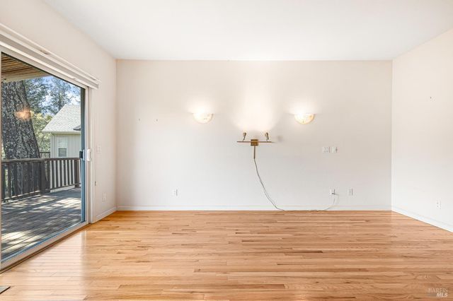 1034 Oak Mesa Dr, Santa Rosa, CA 95409