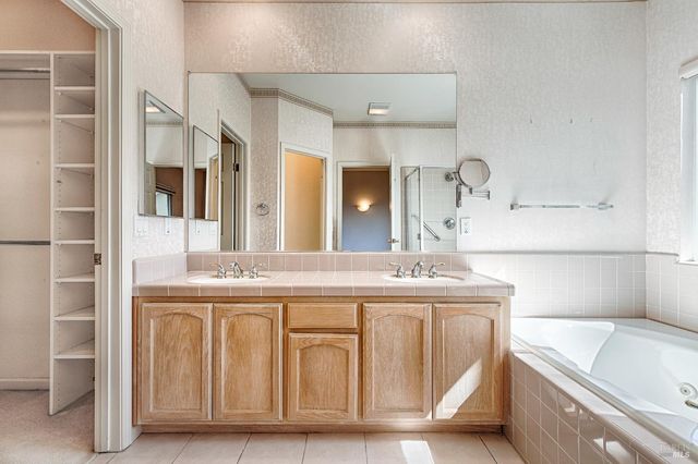 1034 Oak Mesa Dr, Santa Rosa, CA 95409