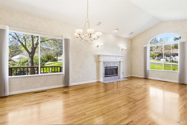 1034 Oak Mesa Dr, Santa Rosa, CA 95409