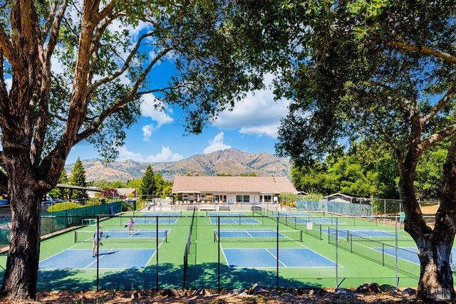 1034 Oak Mesa Dr, Santa Rosa, CA 95409