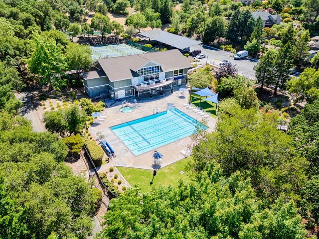 1034 Oak Mesa Dr, Santa Rosa, CA 95409