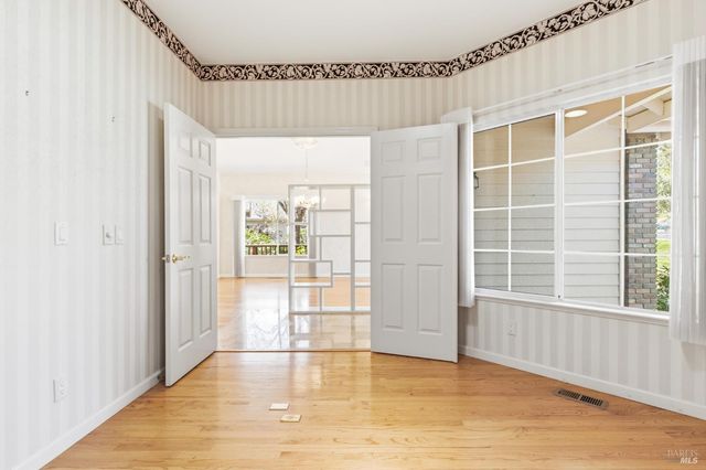 1034 Oak Mesa Dr, Santa Rosa, CA 95409