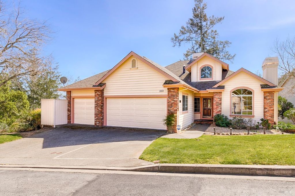 1034 Oak Mesa Dr, Santa Rosa, CA 95409