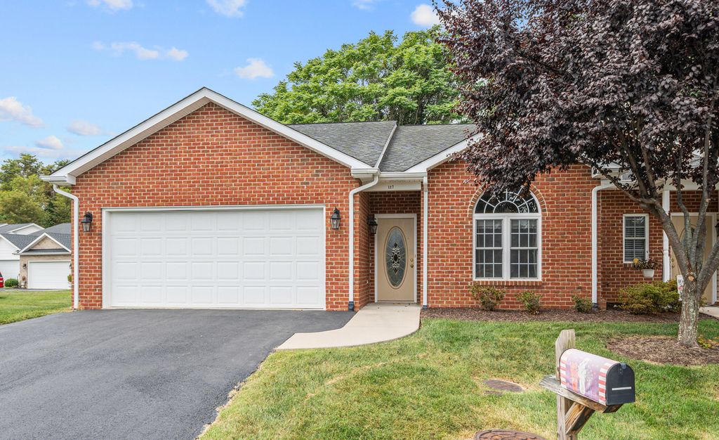 117 Berkley CT, Troutville, VA 24175