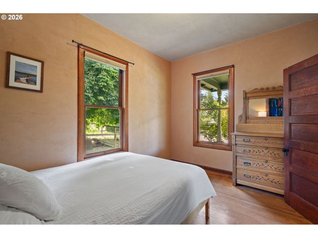 6821 Se BREHAUT St, Milwaukie, OR 97222