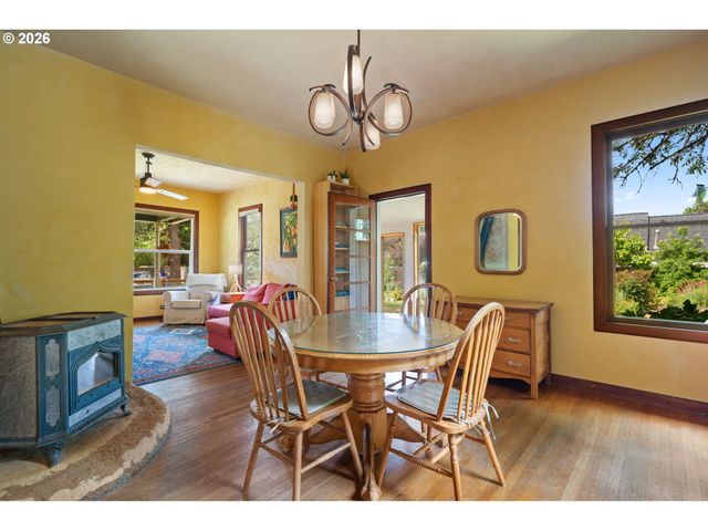 6821 Se BREHAUT St, Milwaukie, OR 97222