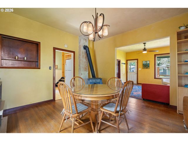 6821 Se BREHAUT St, Milwaukie, OR 97222