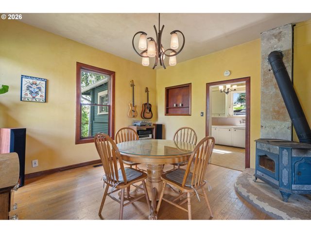 6821 Se BREHAUT St, Milwaukie, OR 97222