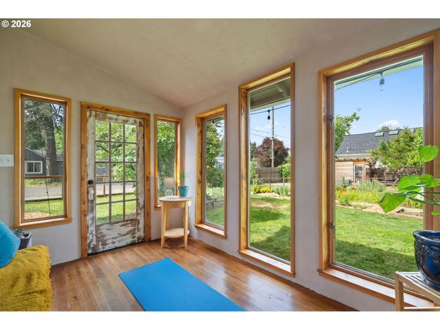 6821 Se BREHAUT St, Milwaukie, OR 97222