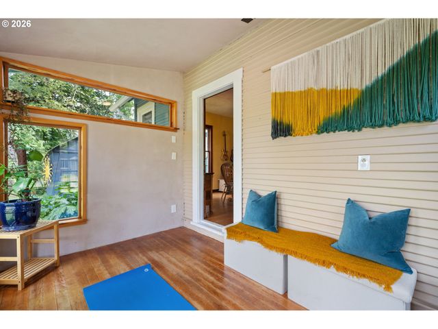 6821 Se BREHAUT St, Milwaukie, OR 97222