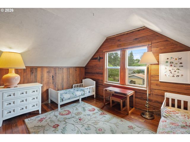 6821 Se BREHAUT St, Milwaukie, OR 97222