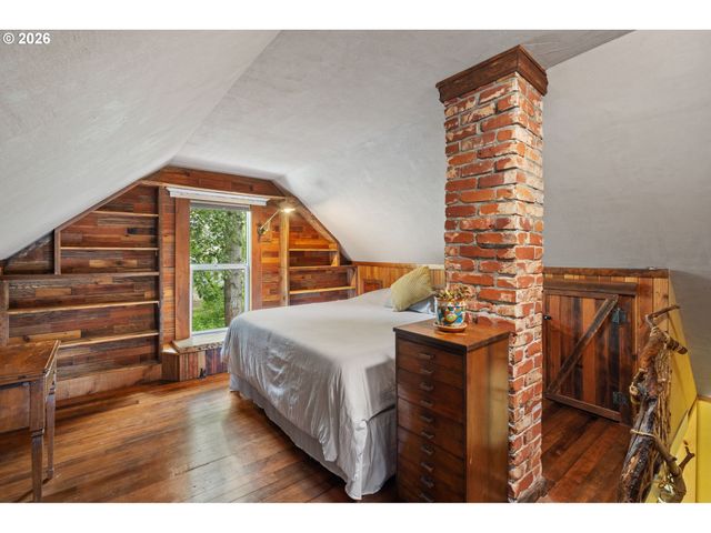 6821 Se BREHAUT St, Milwaukie, OR 97222