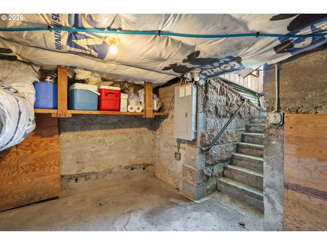 6821 Se BREHAUT St, Milwaukie, OR 97222