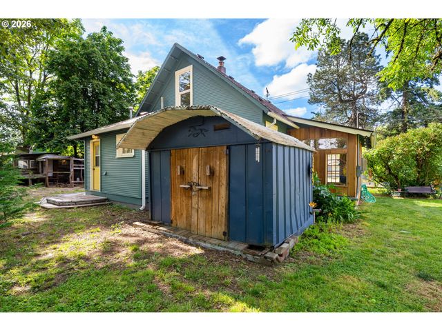 6821 Se BREHAUT St, Milwaukie, OR 97222