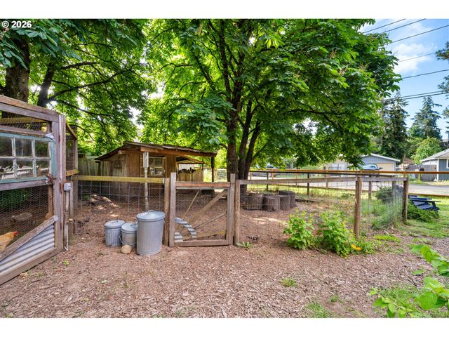 6821 Se BREHAUT St, Milwaukie, OR 97222